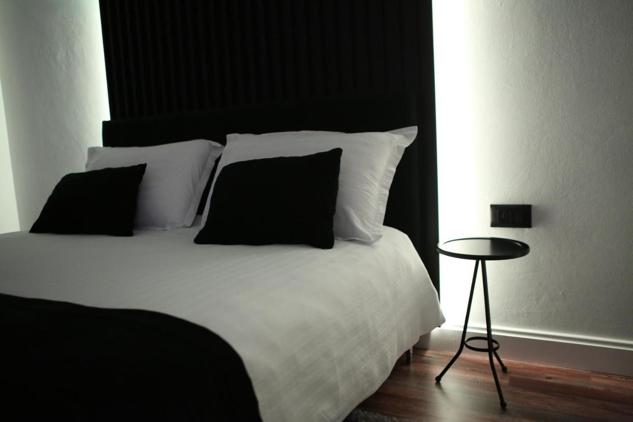 Dark Boutique Hotel Shkoze Екстер'єр фото