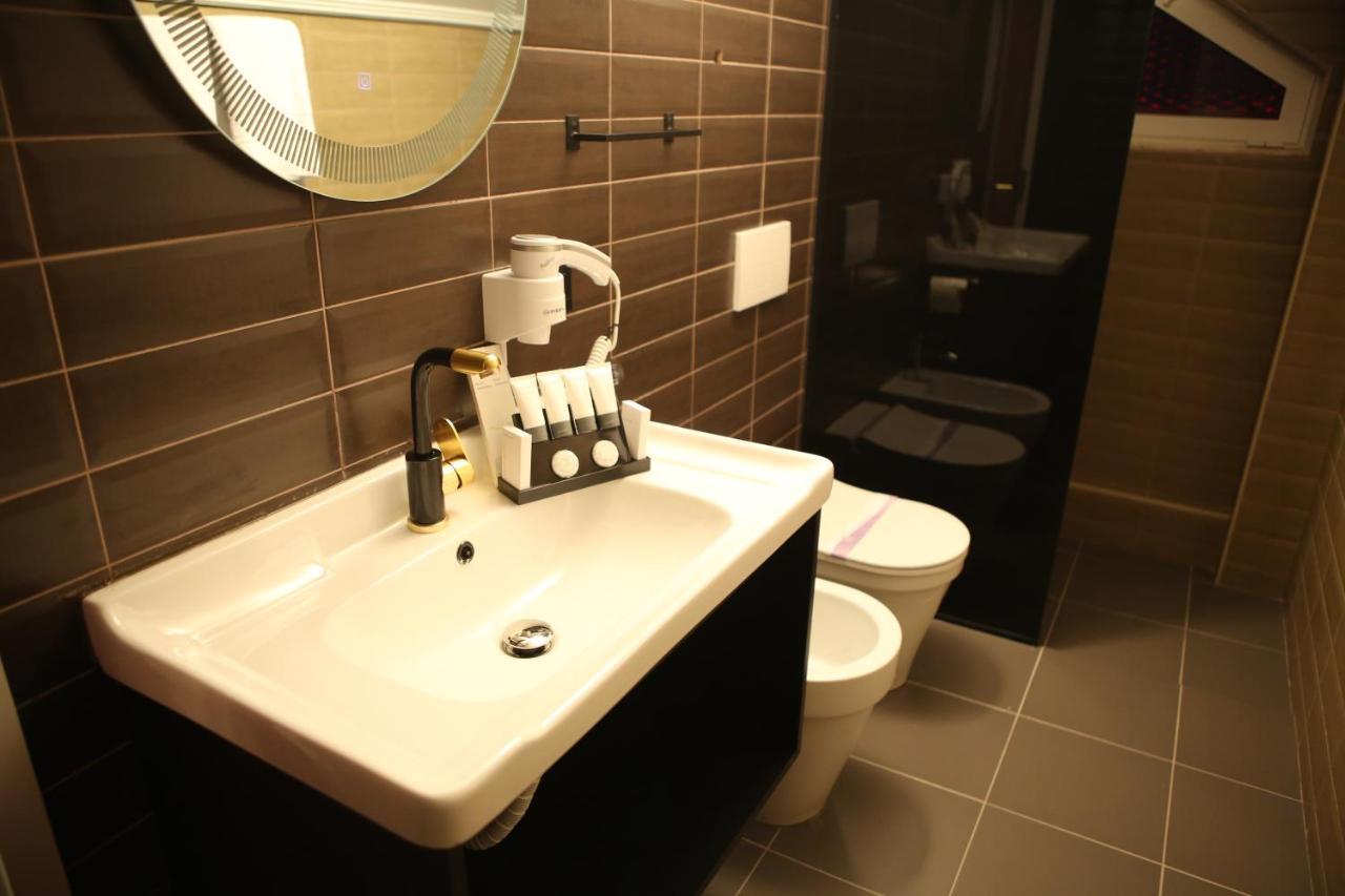 Dark Boutique Hotel Shkoze Екстер'єр фото